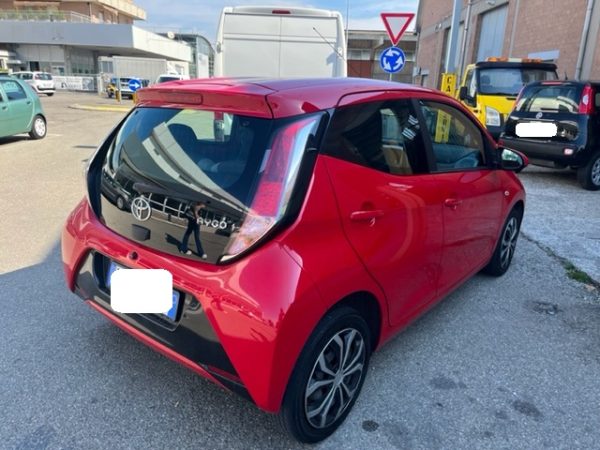 TOYOTA AYGO 1.0 VVT-i 69cv 5 Porte x-Play - immagine 5