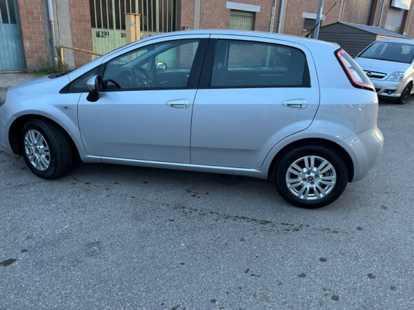 Fiat Punto 5P 1.3 MJT II 16V LOUNGE ECO S&S 85CV E5+ - immagine 18